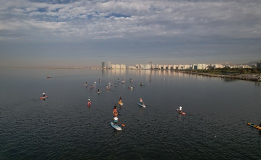 İzmirli sporcular Körfez'in keyfini sürüyor