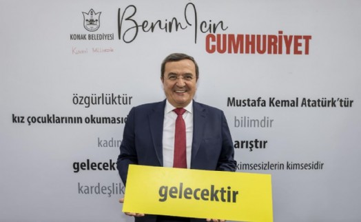 İzmirliler 100'üncü yılda duygularını Cumhuriyet Duvarına yazdı