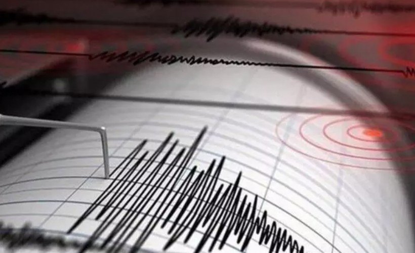 Korkutan deprem: İzmir sallandı