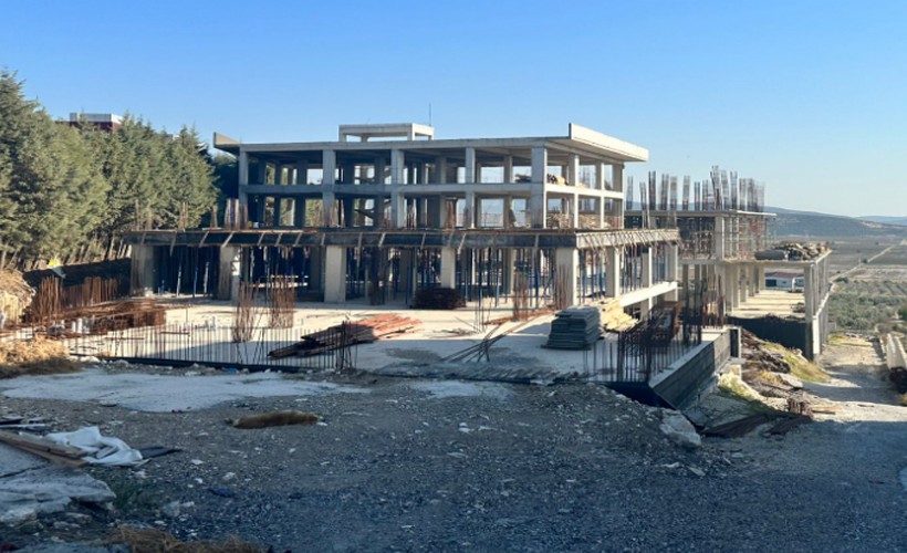Menderes’teki çevre skandalında şok iddia: 'Molozları okulun temeline dökmek istediler'