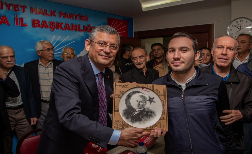 Özgür Özel, CHP Kütahya İl Başkanlığı'nı ziyaret etti
