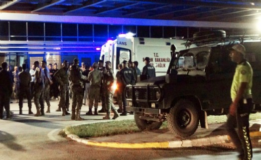 Suriye'de TSK üssüne saldırı: 8 yaralı