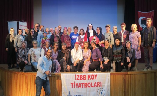 'Anadolu Kadınları' Foça'da sahneledi