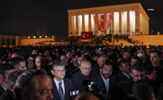 Özgür Özel, gençlerle Anıtkabir'e yürüdü