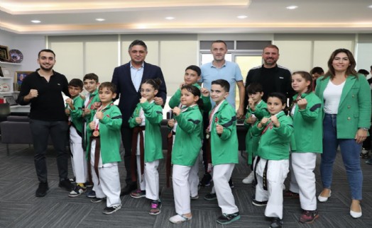 Aliağa'nın 'Madalya Avcıları' gururlandırıyor