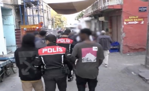 Bakan Yerlikaya duyurdu: İzmir'de 'Kalkan' operasyonu: