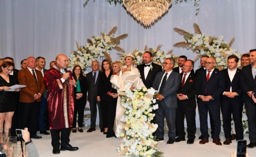 Başkan Gümrükçü, İlay Kaymakçıoğlu ile dünya evine girdi