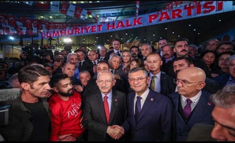 CHP'de bir devir kapandı! Kılıçdaroğlu görevi Özgür Özel'e devretti