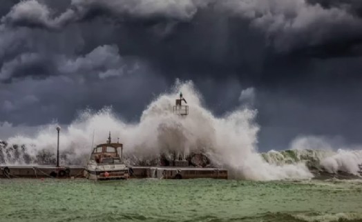 Ciaran Fırtınası Avrupa ülkelerini vurdu: 10 ölü