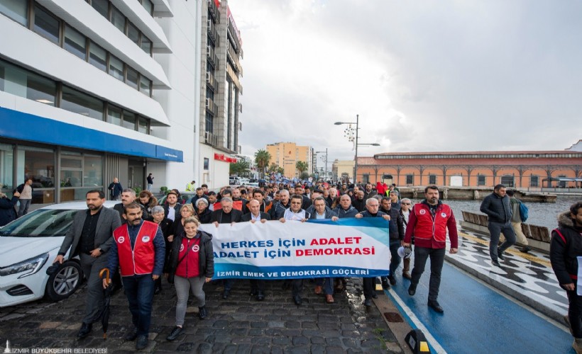İzmir Emek ve Demokrasi Güçleri, 'Demokrasi Yürüyüşü' düzenledi