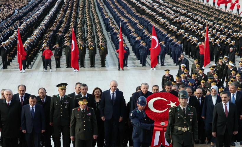 Devlet erkanı Anıtkabir’de Atatürk’ün manevi huzuruna çıktı