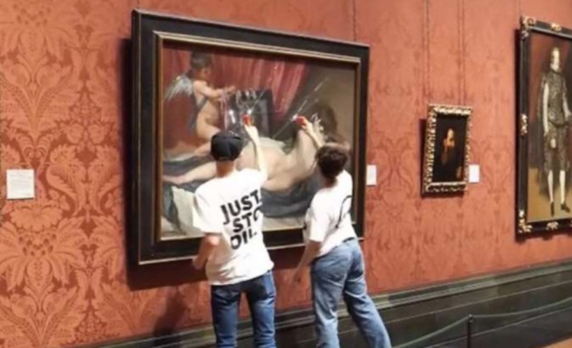 Dünyaca ünlü tabloya çekiçle saldırı!