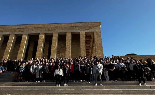 Genç İzmirliler Ata'nın huzurunda