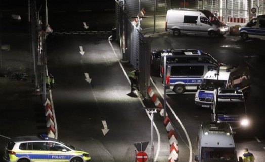 Hamburg havalimanına giren silahlı şahsın, Türk vatandaşı olduğu açıklandı