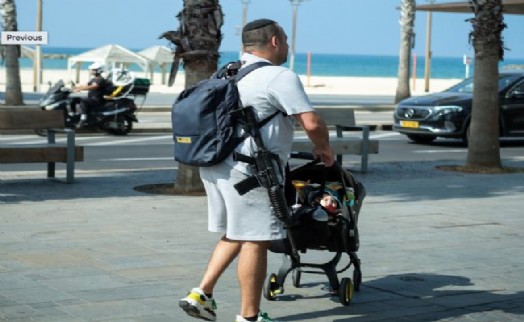 İsrail'de halk silahlanıyor