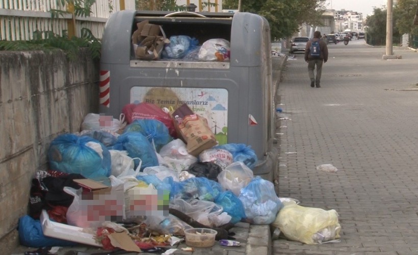 Çiğli'de çöp krizi! Temizlik işçiler 4 gündür iş bırakıyor