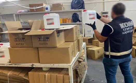 İzmir'de 10 milyon liralık taklit etiketli etil alkol ele geçirildi