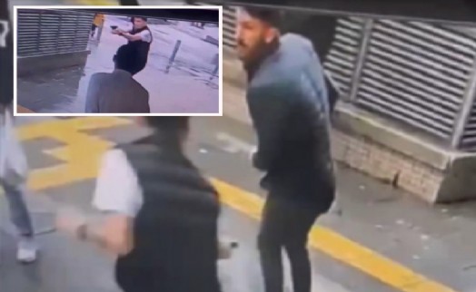 İzmir'de kalabalığın ortasında silahlı saldırı kamerada