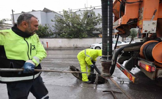 İzmir'de yağmur alarmı: Büyükşehir, bin 500 personel ile sahada