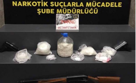 İzmir'in iki ilçesinde zehir tacirlerine operasyon