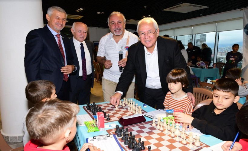 Karabağlar Belediyesi Başöğretmen Atatürk Satranç Turnuvası başladı