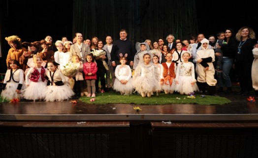 Karşıyaka Belediye Tiyatrosu'nun çocuk müzikali izleyiciyle buluştu