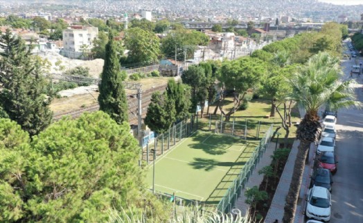 Konak'ta ‘yeşil' atak: 4.5 yıla 5 bin ağaç