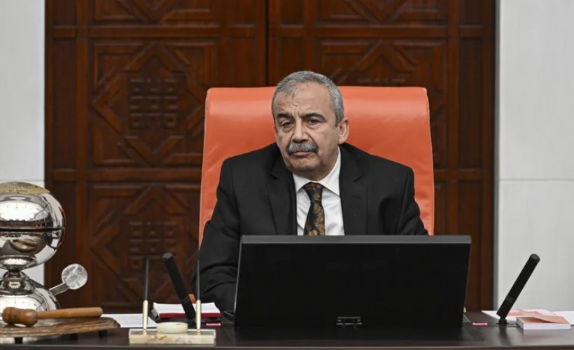 Meclis Başkanvekili Sırrı Süreyya Önder'in yargılanması durduruldu