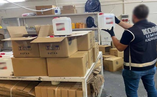 Sahte alkolleri 'mürekkep sökücü' ve 'tutuşturucu sıvı' etiketleriyle satışa sunmuşlar