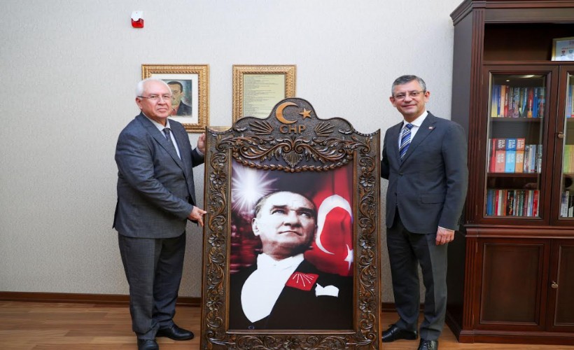 Selvitopu'dan CHP Lideri Özel'e 'hayırlı olsun' ziyareti