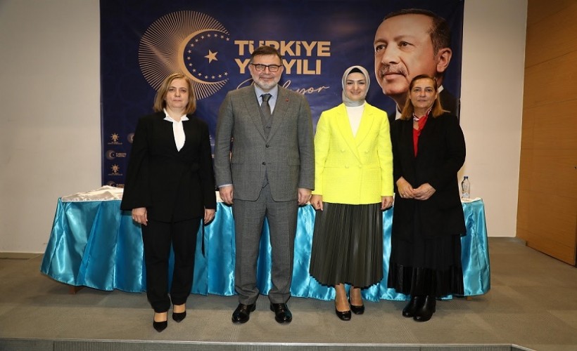 AK Parti İzmir Kadın Kolları’nda devir teslim töreni