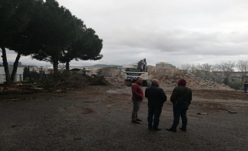 Aliağa'da 55 yıllık Namık Kemal İlkokulu yıkıldı