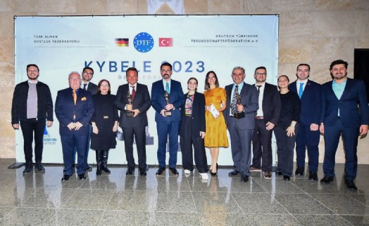 Alman-Türk Dostluk Federasyonu'ndan Soyer'e 'Kültür Ödülü'