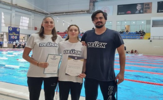 DEÜ'lü yüzücülerden 1 rekor, 8 madalya