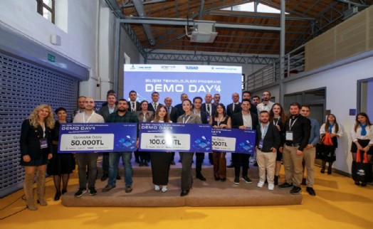 Girişimcilik Merkezi İzmir 2023'ün en başarılı yenilikçi fikirlerini ödüllendirdi