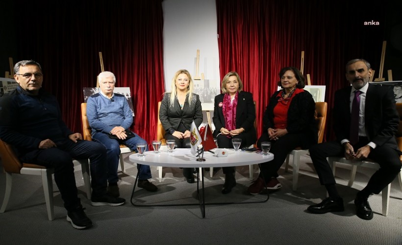 İzmir Gazeteciler Cemiyeti'nden 'Ustalar gelecekle buluşuyor' paneli