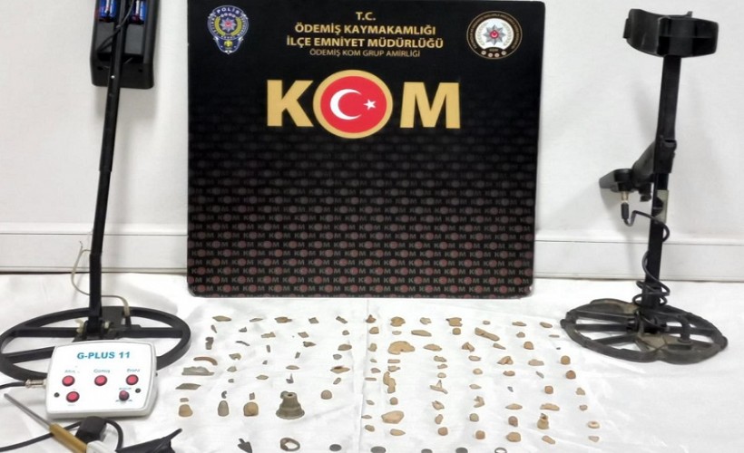 İzmir'de tarihi eser kaçakçılarına operasyon: 2 gözaltı