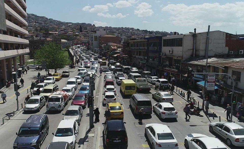 İzmir'de trafiğe kayıtlı kaç araç var?