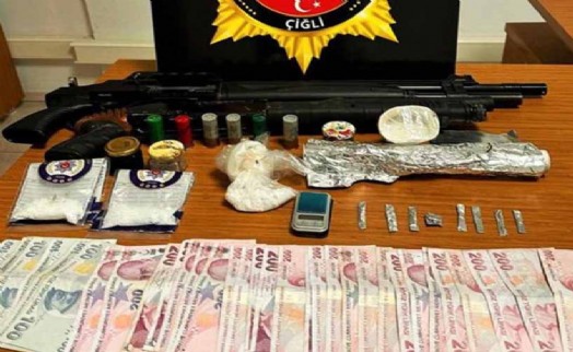 İzmir'de polis ekiplerinin uyuşturucuyla mücadelesi sürüyor