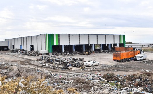 İzmir'in çöpünden hem elektrik hem de yakıt elde ediliyor