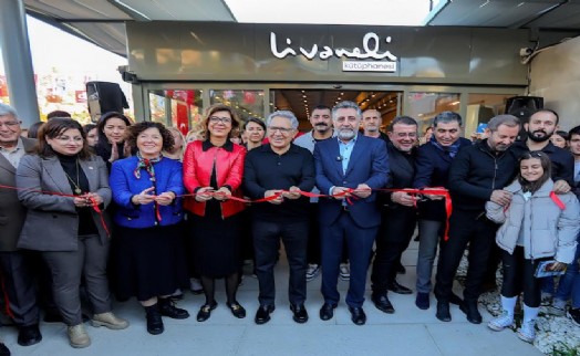 Livaneli'den Başkan Sandal'a övgü:  'İyi ki Sandal gibi başkanlarımız var'