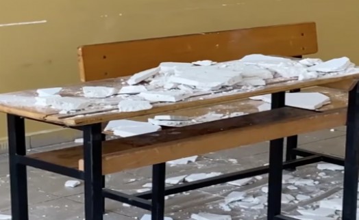 Öğrencilerin üzerine tavan düştü: 7'si hastanelik oldu