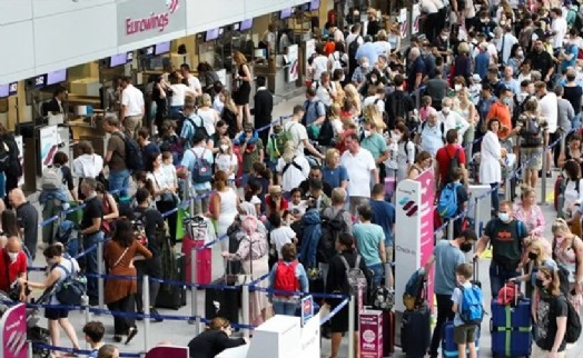 Almanya'ya nitelikli göç netleşiyor: Üniversite mezununa hemen vize