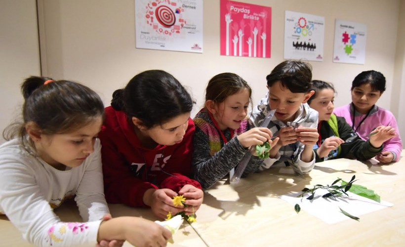 Bornovalı çocuklar eğlenerek öğrendi