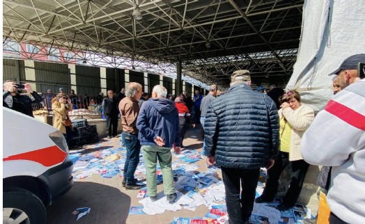 Broşür dağıtan CHP'li kadınlara saldırı