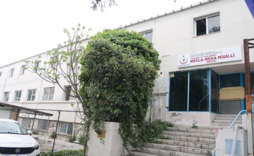 Foçalıların çabası sonuç verdi: Eski devlet hastanesinin TOKİ'ye devrinden vazgeçildi