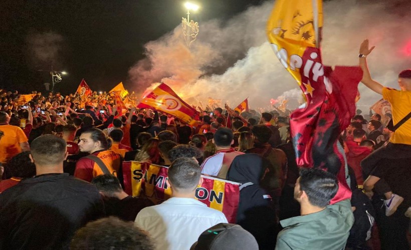 İzmir’de Galatasaray’ın şampiyonluğu coşkuyla kutlandı