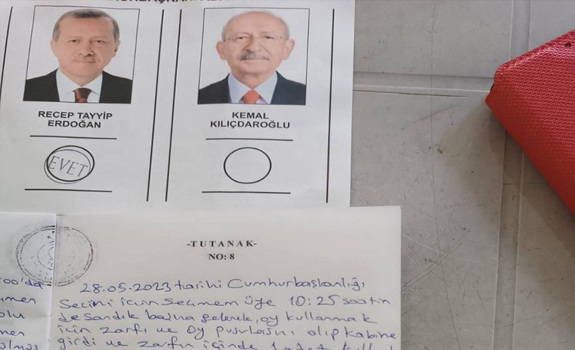 İzmir’de iddiaya göre zarfın içinden ‘evet’ mühürlü oy çıktı: Tutanak tutuldu