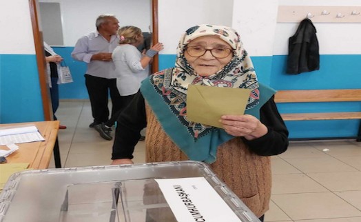 Narlıdere'nin asırlık çınarları vatandaşlık görevlerini yaptı