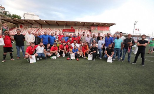 Bayraklı'da dostluk turnuvası